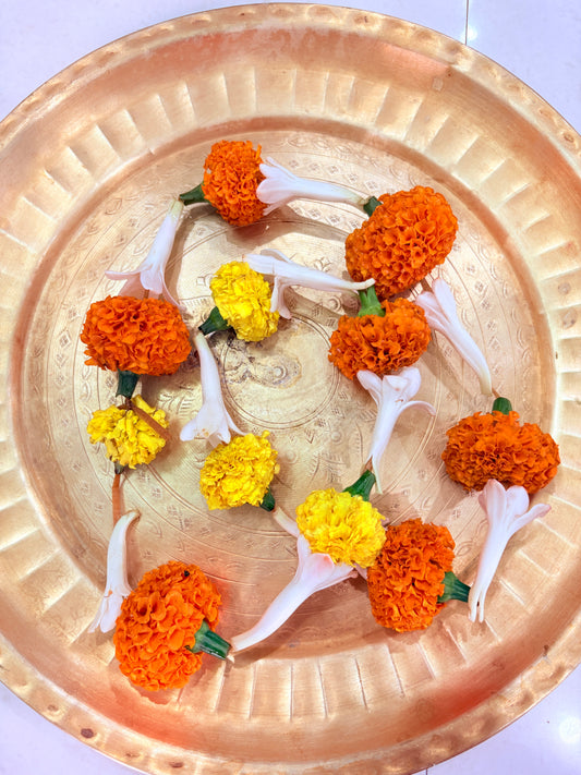 combination of Marigolds (Genda) and Tuberoses (Rajnigandha) Mala